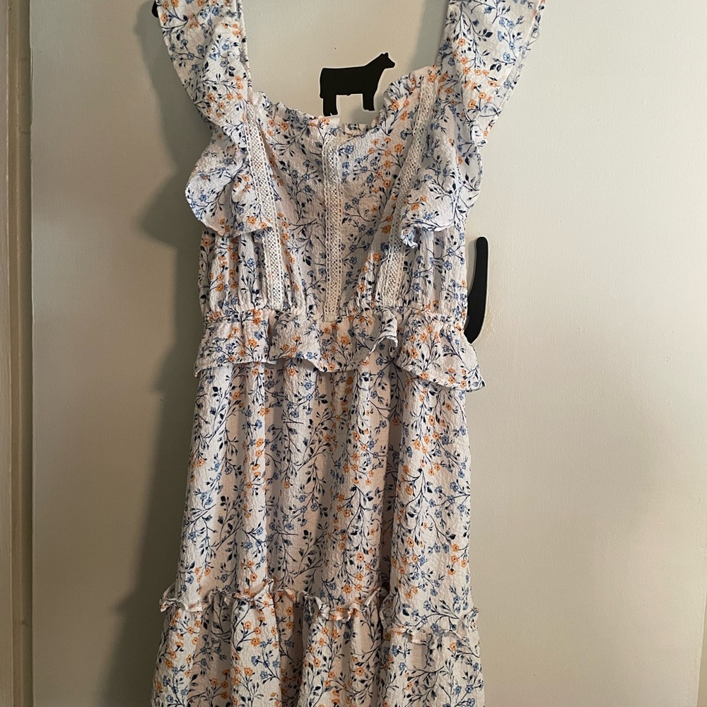 Cute white floral sundress like new